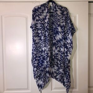 Michael stars blue and white ruana